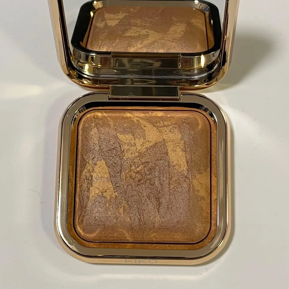KIKO MILANO シルキーグロウ ベイクドブロンザー 02