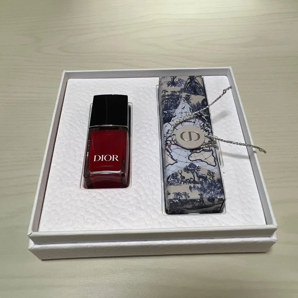 【新品未使用】Dior ネイル&リップ セット 999 720V