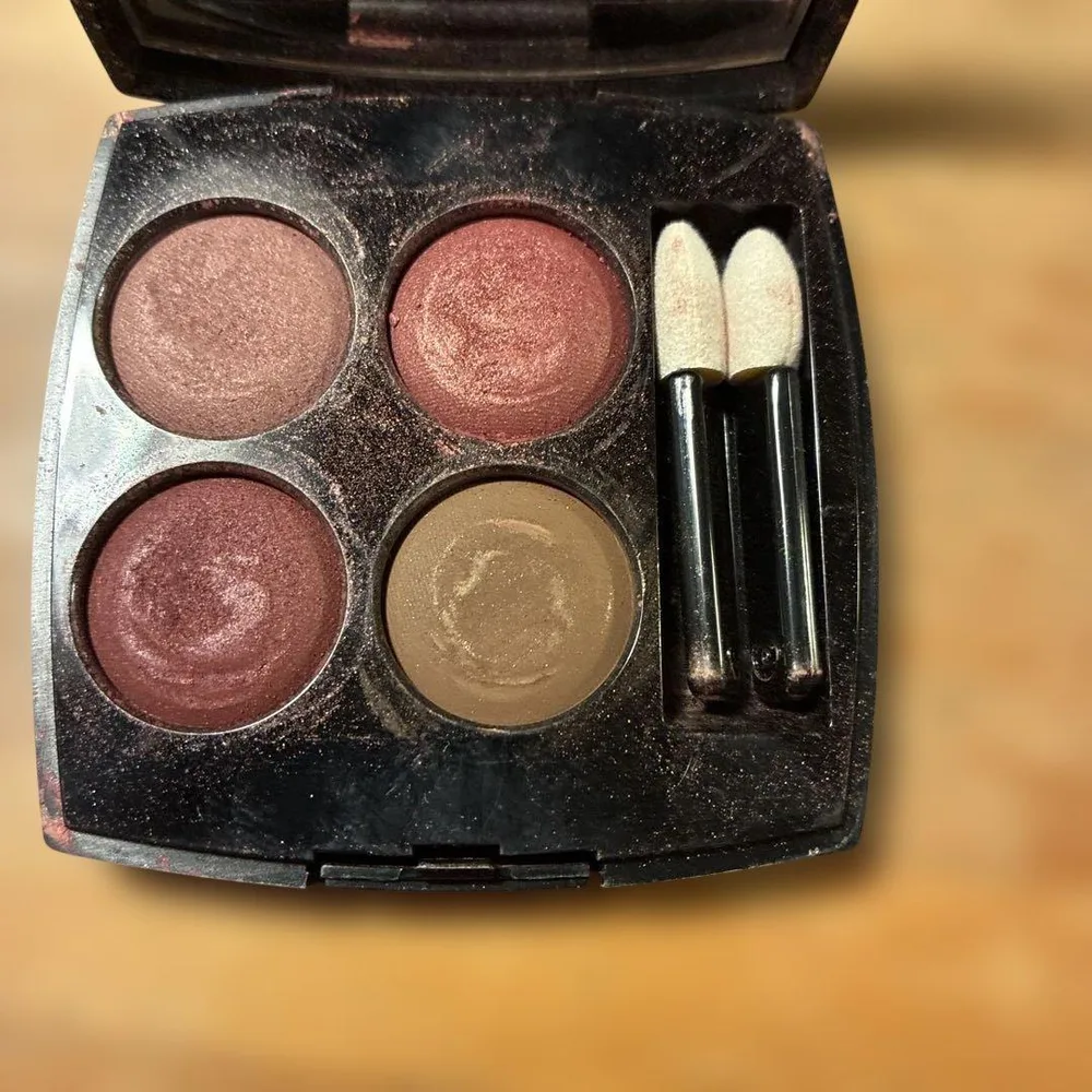 CHANEL レ キャトル オンブル 362 カンドゥール エ プロヴォカシオン