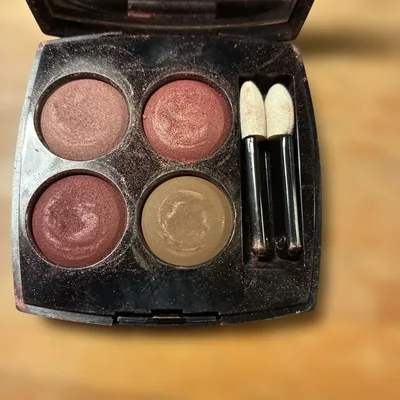 CHANEL レ キャトル オンブル 362 カンドゥール エ プロヴォカシオン