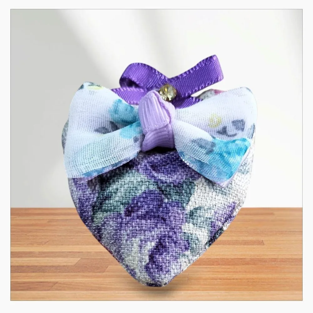 ハンドメイド いちご型ブローチ 花柄 パープル