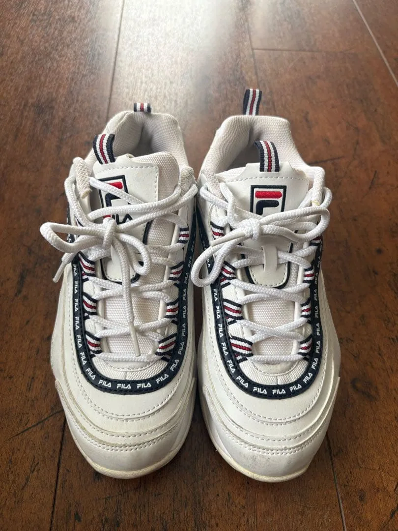 FILA รองเท้าผ้าใบผู้หญิงสีขาว