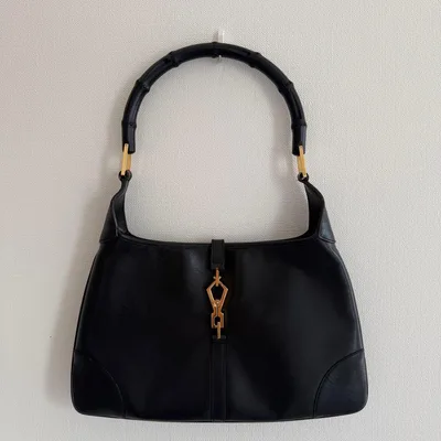กระเป๋าสะพายหนัง Gucci สีดำ