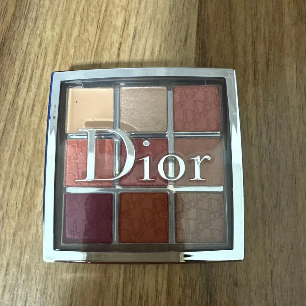 Dior バックステージ アイ パレット 007 コーラル