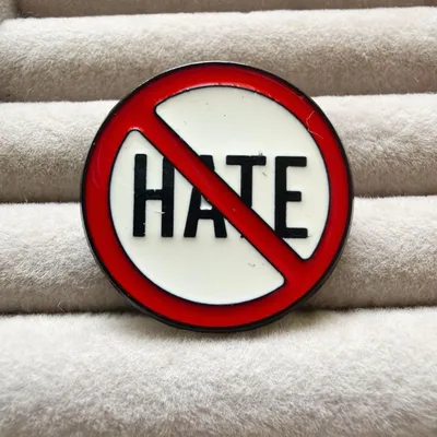 【B品】NO HATE ピンバッジ