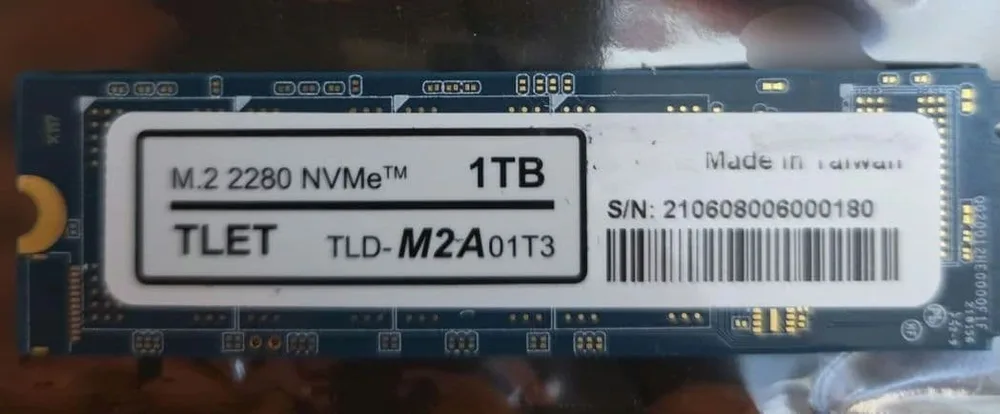 TLET M.2 2280 NVMe SSD 1TB 本体
