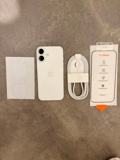 【美品】Apple iPhone16 本体 256GB 白 White