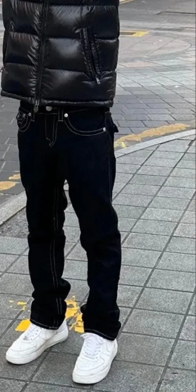 TRUE RELIGION RICKY ストレートジーンズ ブラック