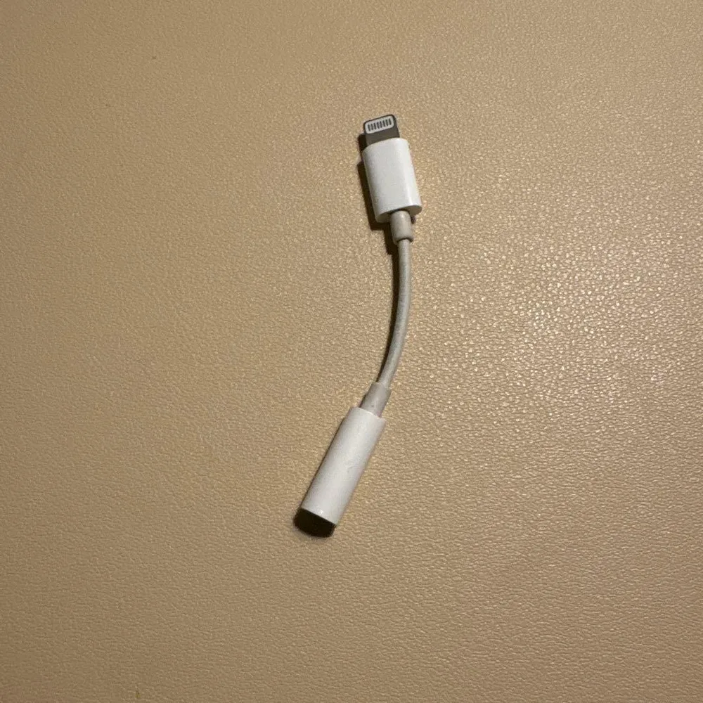 純正Apple Lightning - 3.5mm ヘッドフォンジャックアダプタ