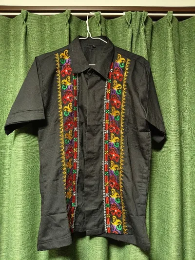 メンズ 半袖シャツ ブラック 刺繍デザイン