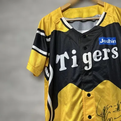 【美品】阪神タイガース 岡田 彰布 監督 直筆サイン入り ユニフォーム