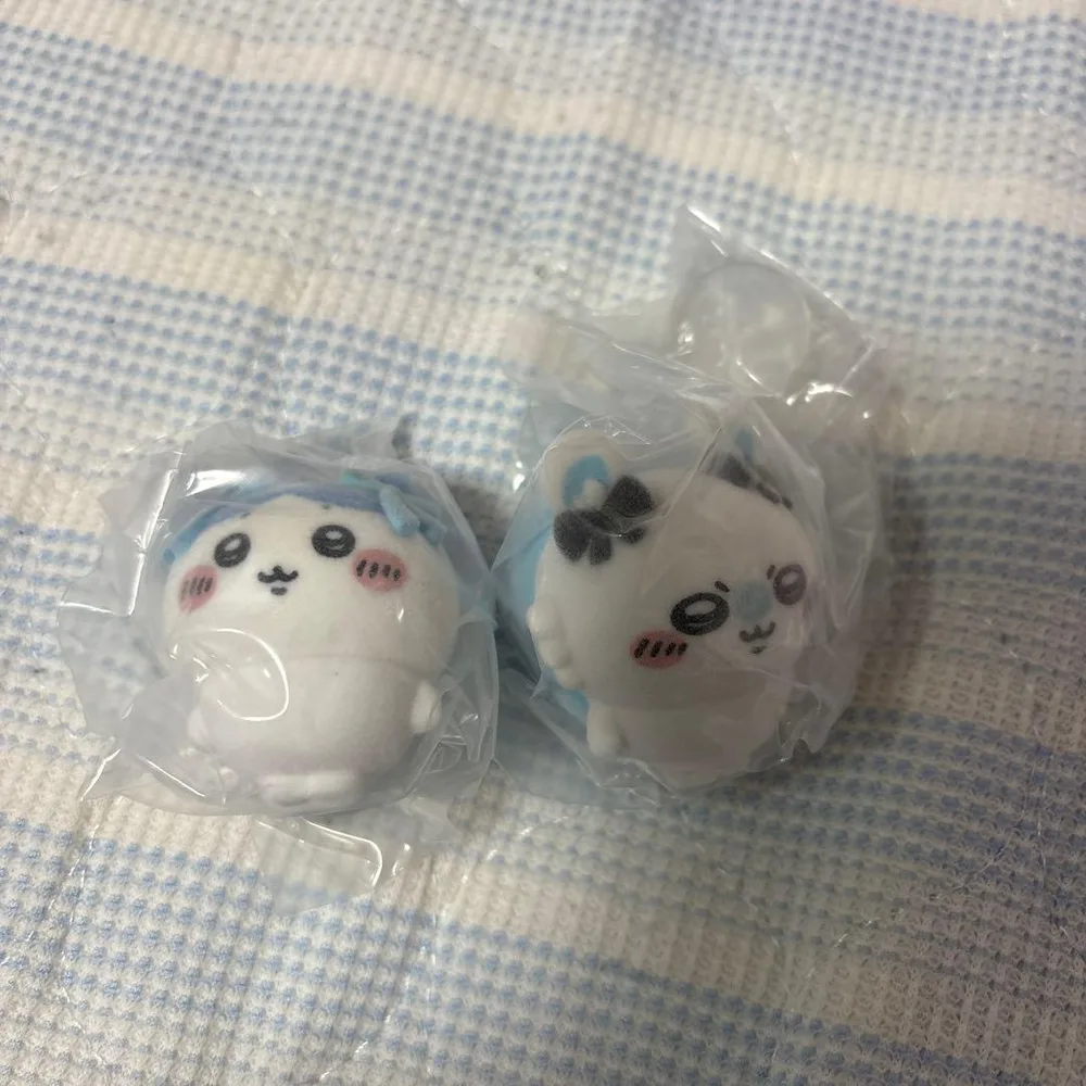 ちいかわ フロッキードール ガチャ うさぎ ハチワレ