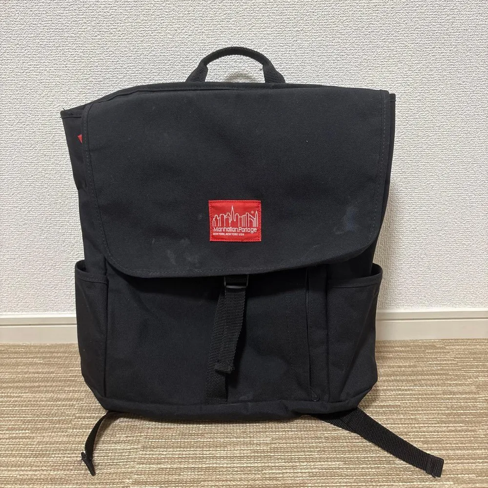 Manhattan Portage ブラックバックパック(A4サイズ収納可)
