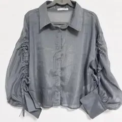 continuer de NICE CLAUP シアーシャツ グレー