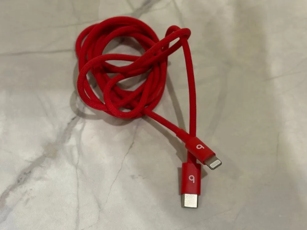 Beats USB-C to Lightning ケーブル レッド