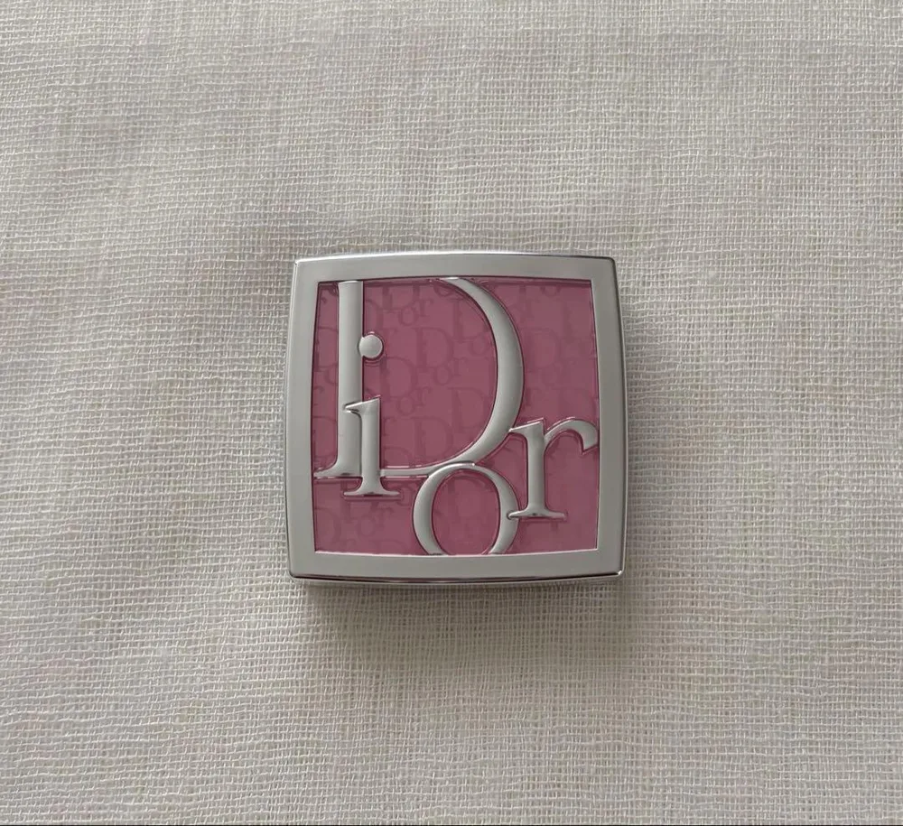 DIOR BACKSTAGE ROSY GLOW 001 ピンク
