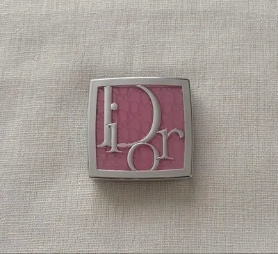 DIOR BACKSTAGE ROSY GLOW 001 ピンク