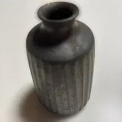 黒釉 陶器製 花瓶 一輪挿し 縦縞模様