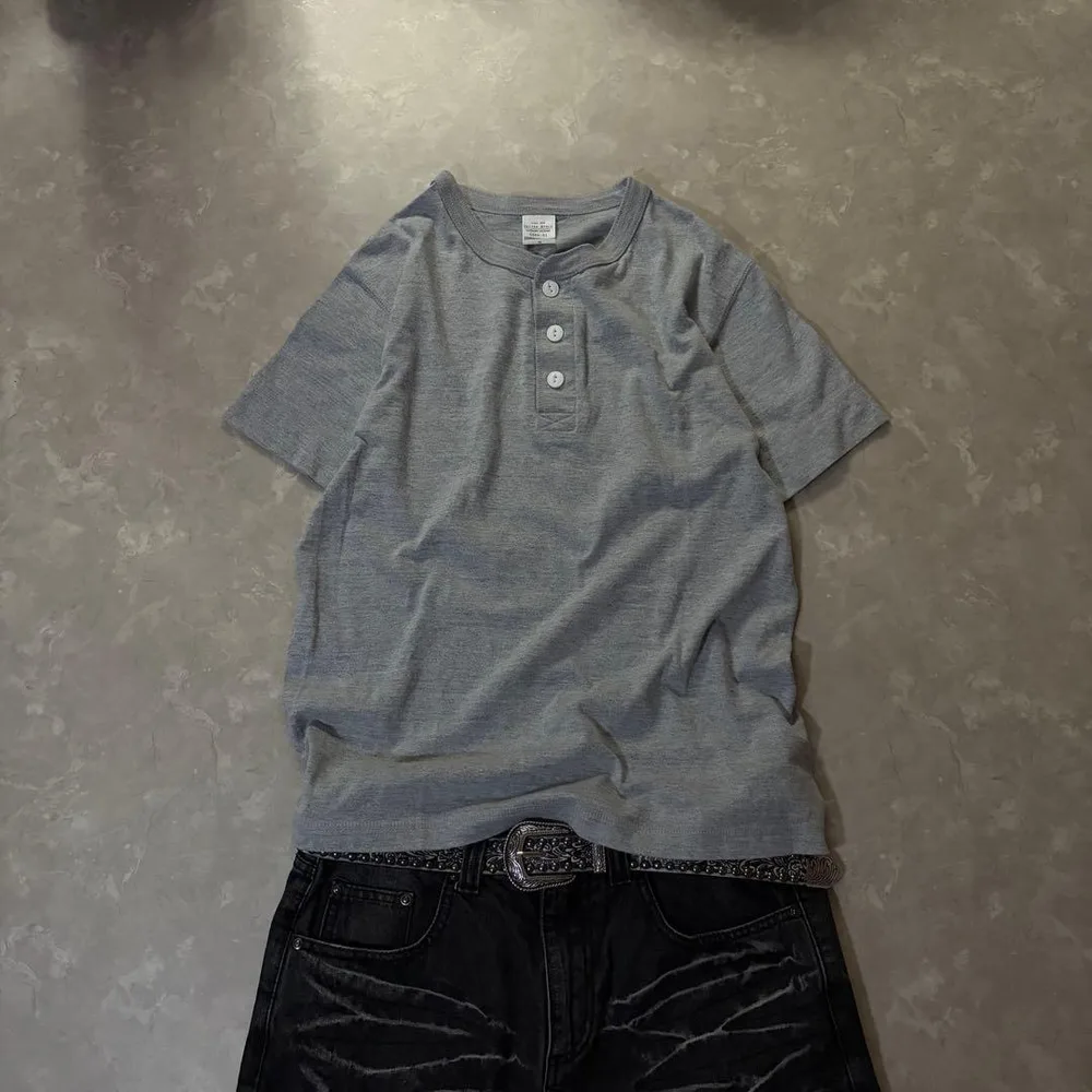 old GAP henley neck s/s tee y2k grunge