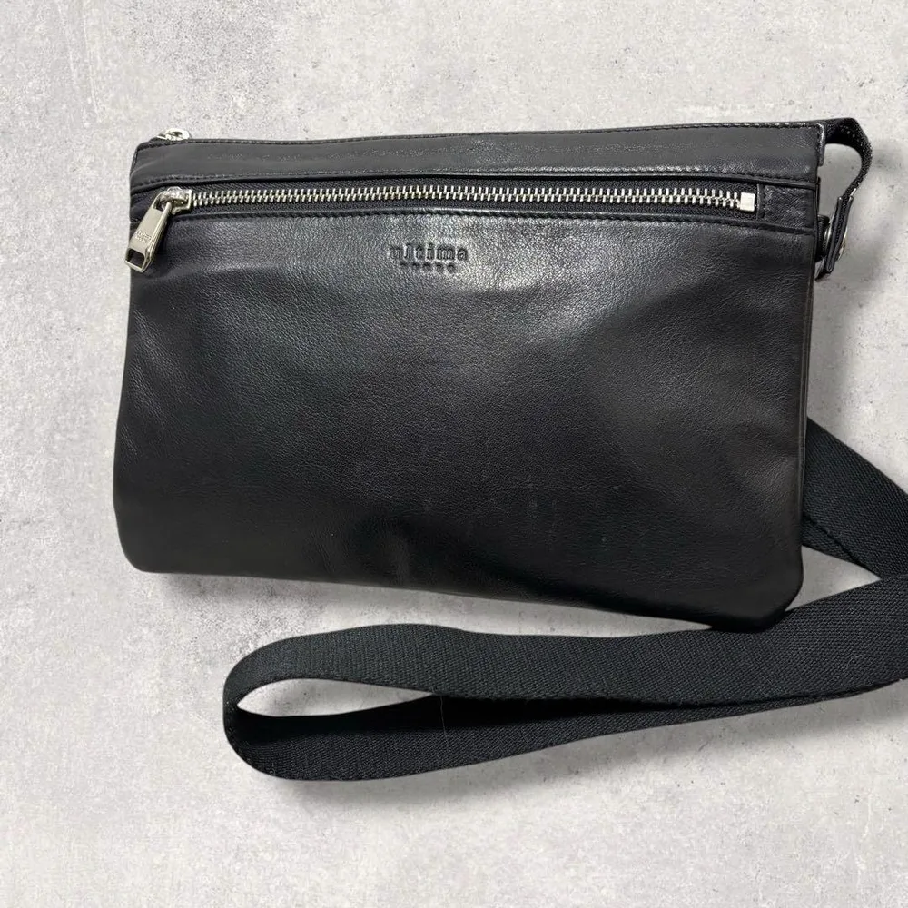 ultima TOKYO レザー ショルダーバッグ サコッシュ 黒 2way