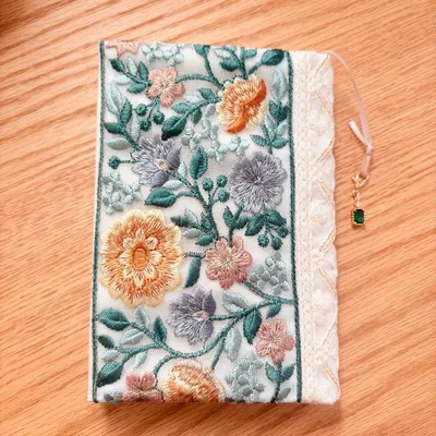 278 インド刺繍リボン ブックカバー 文庫本サイズ