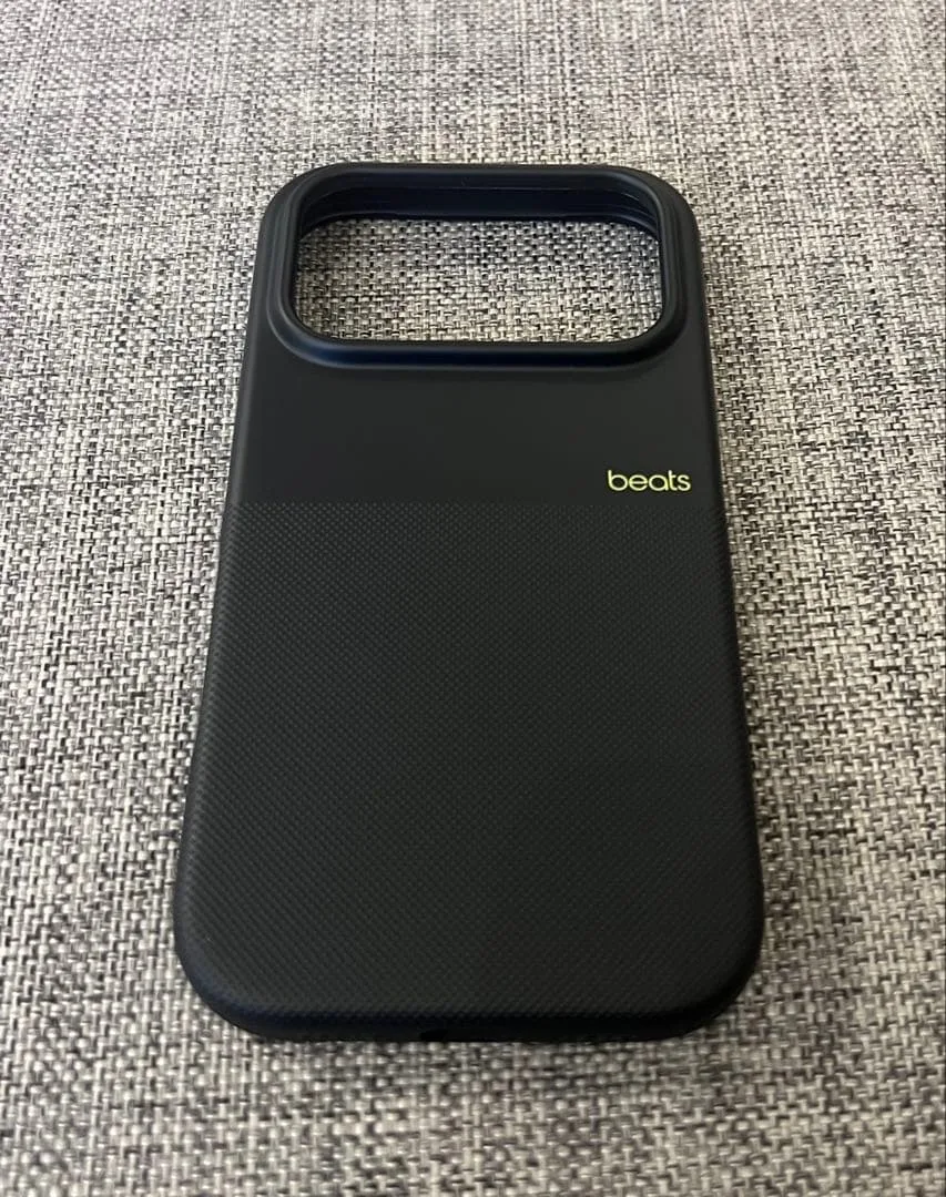 【美品】Beats iPhone 17 Pro 純正ケース 黒