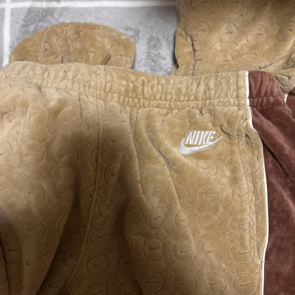 NIKE Supreme ベロアパンツ ベージュ