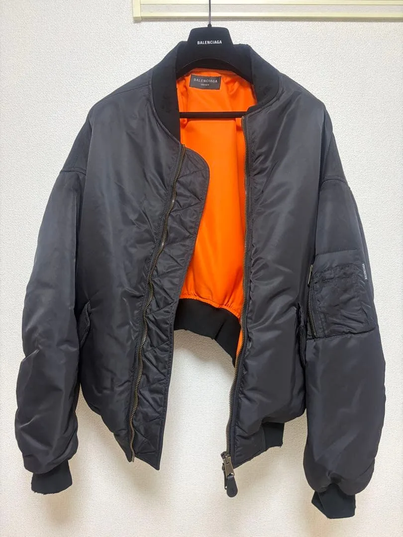 BALENCIAGA オフショルダーボンバージャケット