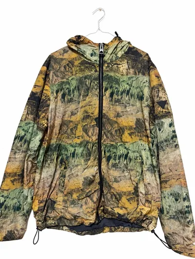 GUESS ナイロンジャケット 総柄 フード付き