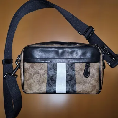 กระเป๋าสะพายข้างลาย COACH