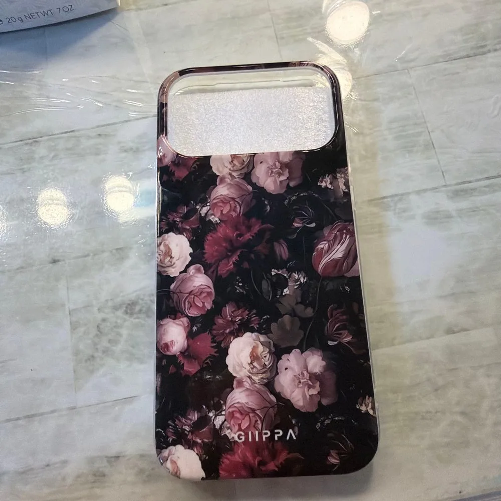 iPhone17Promaxケース 花柄