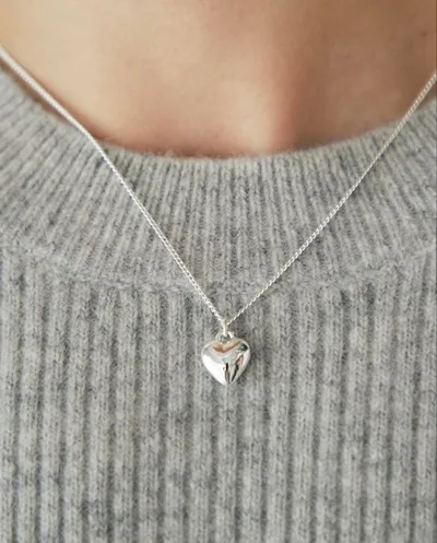 La boutique BonBon / PILGRLM mini heart necklace