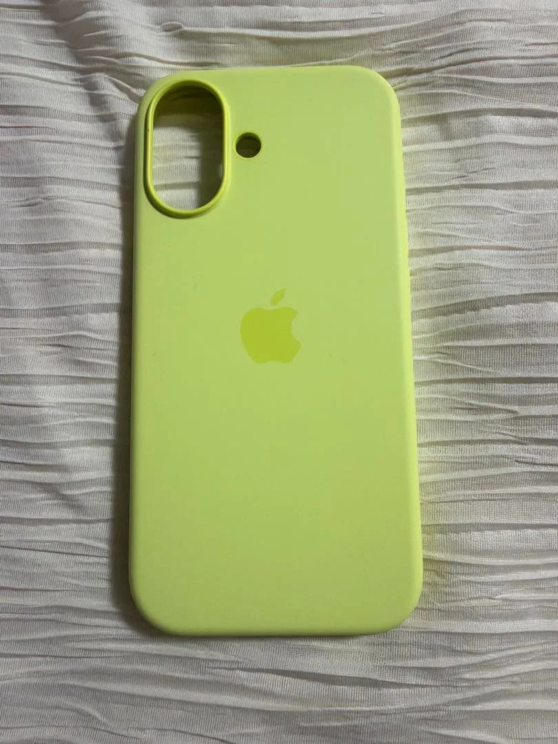 【販売終了・純正品】iPhone 17 シリコンケース ネオンイエロー