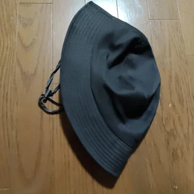 メンズ バケットハット ブラック ストラップ付き