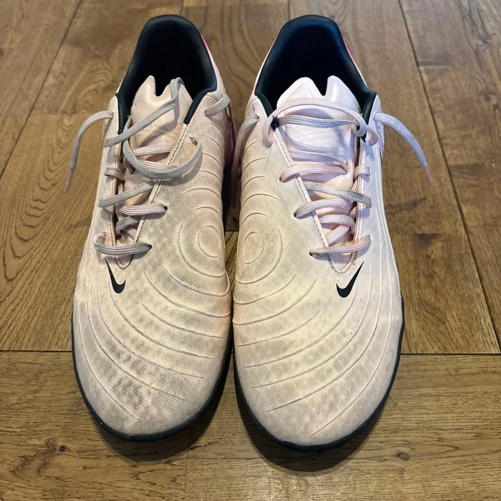 NIKE サッカー シューズ