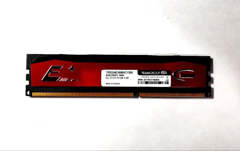 TeamGroup DDR3 4GB メモリー 本体