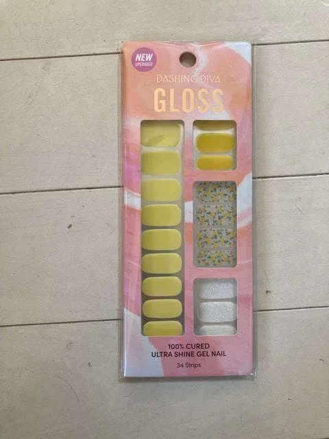 新品未開封 ダッシングディバ Glow ネイルシール