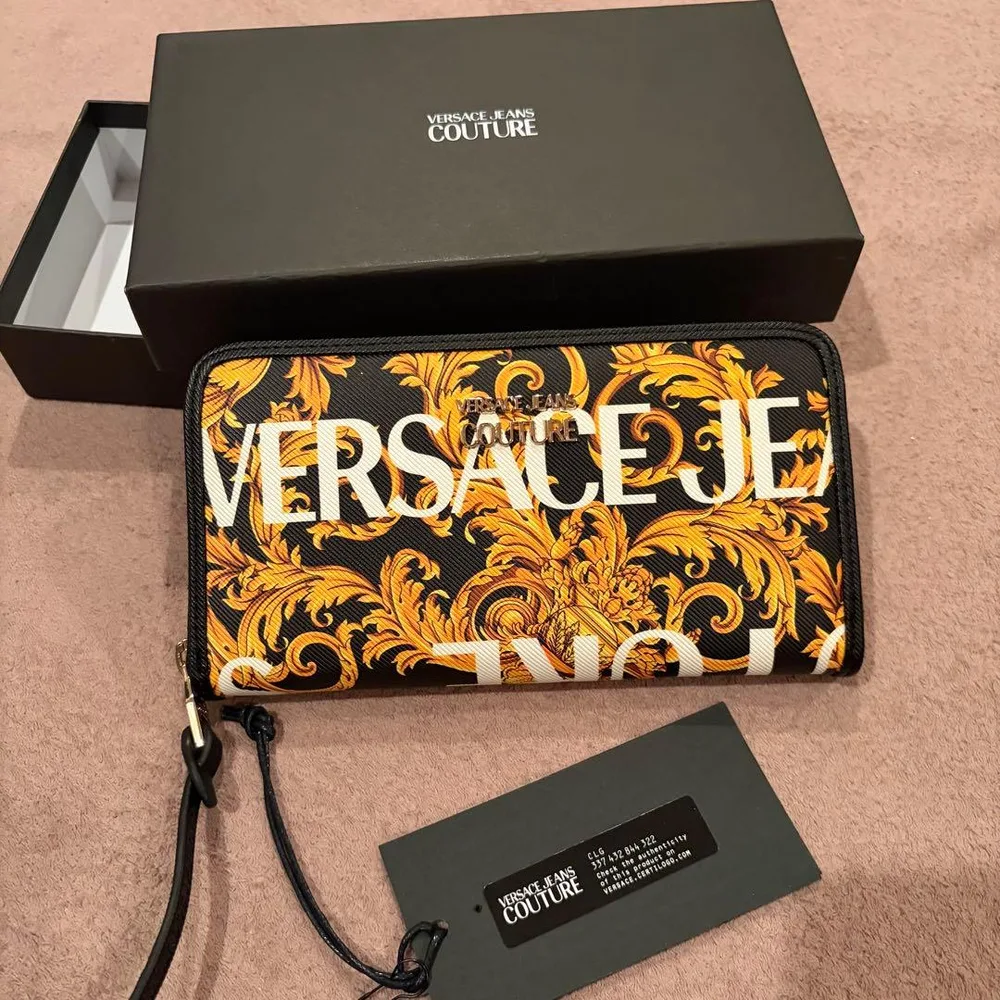 新品 VERSACE JEANS COUTURE 長財布 バロック柄 総柄