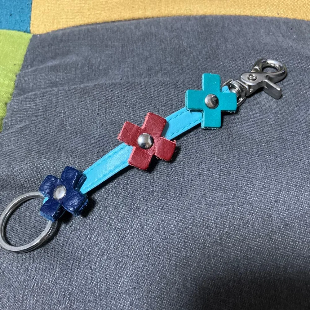 カラフル レザー キーリング 十字モチーフ