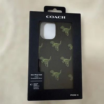 COACH iPhone 16 ケース 恐竜柄