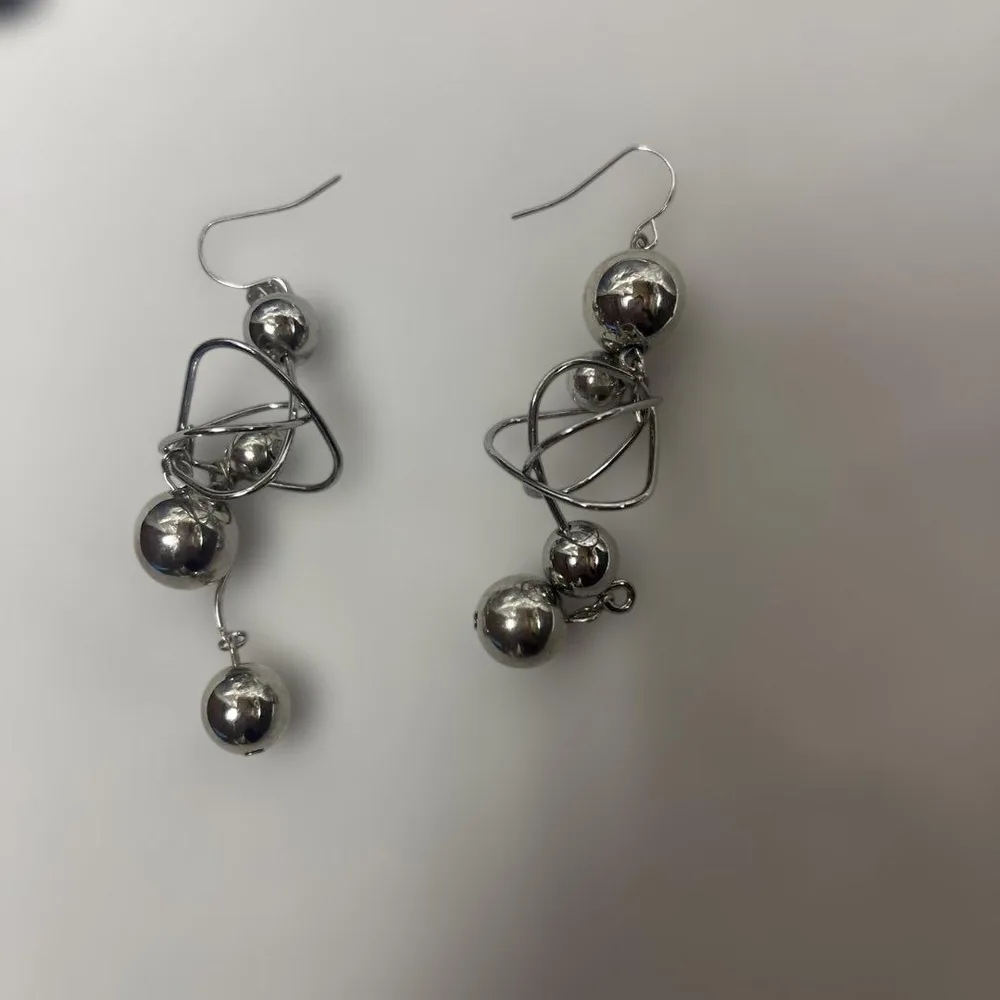 シルバーカラー メタルボール フックピアス ハンドメイド品 美品