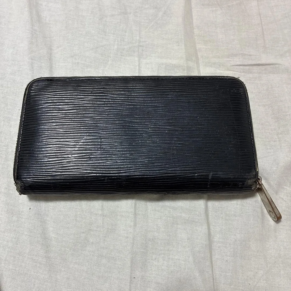 LOUIS VUITTON エピ ジッピーウォレット 長財布