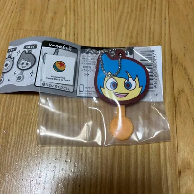 ピクサーキャラクター ぺろちょこ ヨロコビ ガチャガチャ カプセルトイ