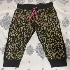 ZUMBA ウェア カプリパンツ 黒 ゴールド ロゴ 公式 美品