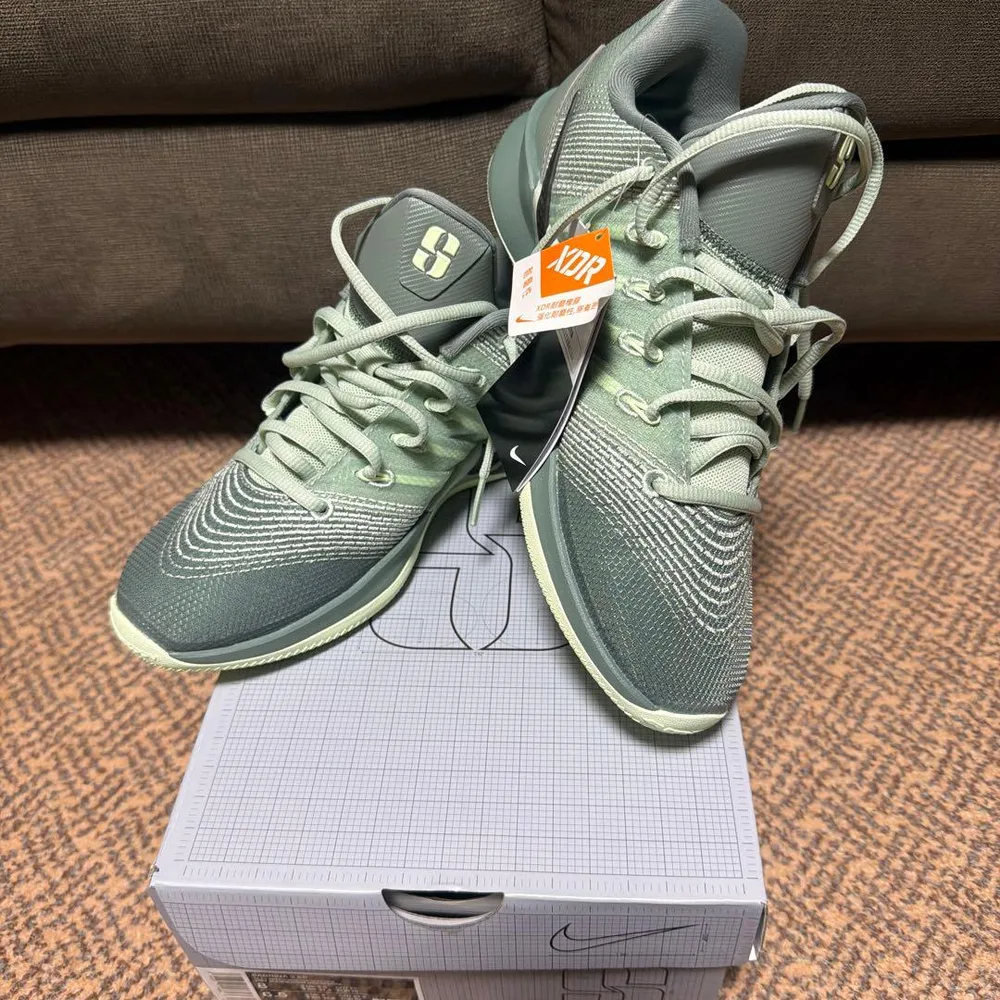 新品未使用NIKE ナイキ SABRINA3 25cm グレーグリーン サブリナ