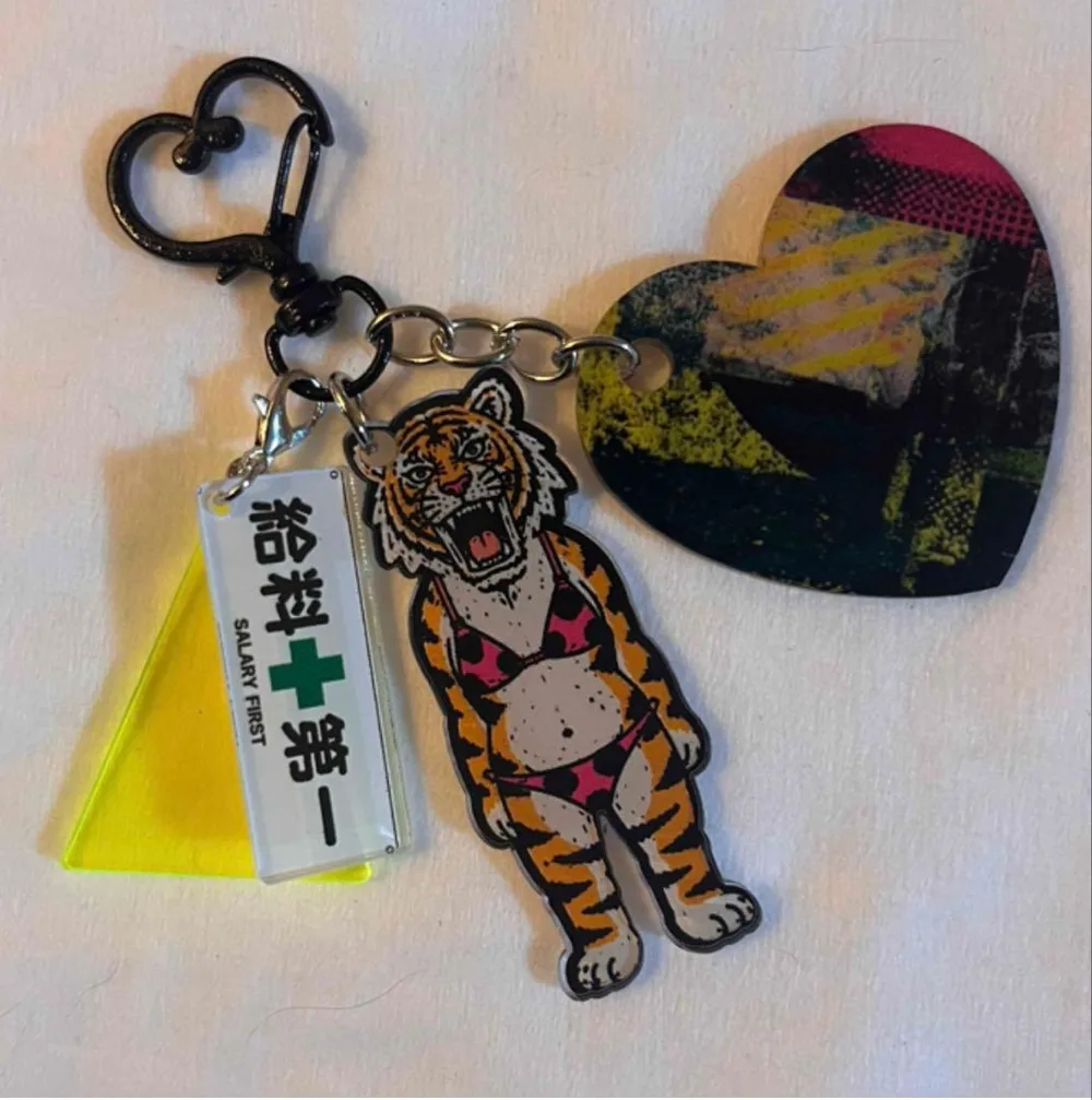給料第一 虎 ビキニ チャーム キーホルダー
