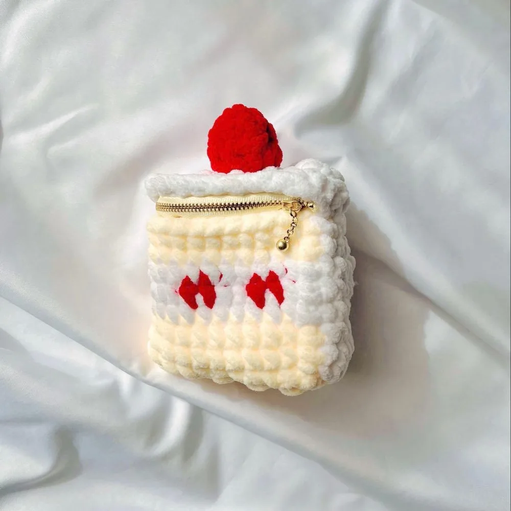 いちごのショートケーキ ポーチ 編み物 ハンドメイド 一点物 ケーキ いちご