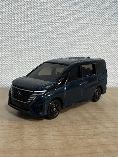 トミカ No.94 日産 セレナ
