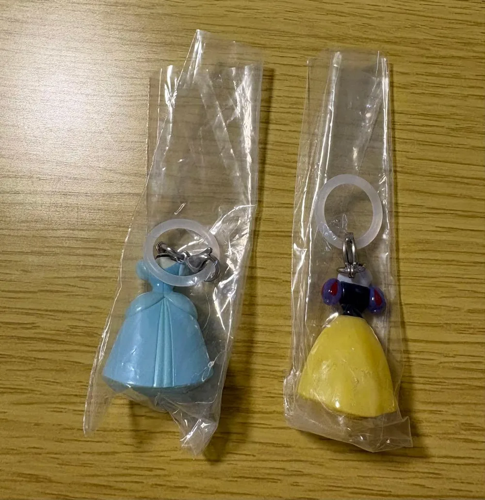 ディズニー プリンセス めじるしアクセサリー 白雪姫 シンデレラ 2個セット