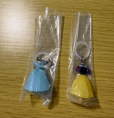 ディズニー プリンセス めじるしアクセサリー 白雪姫 シンデレラ 2個セット